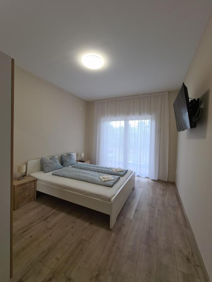 Oet Fenyo Apartmanhaz Apartment Siofok Exterior photo